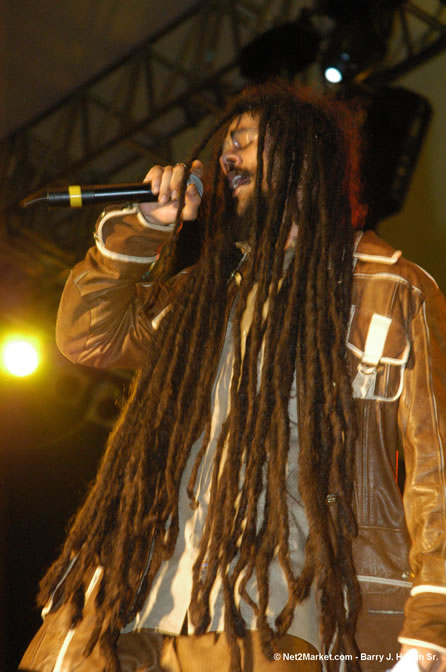 Damian "Junior Gong" Marley & Stephen Marley - Red Stripe Reggae Sumfest 2005 - International Night #2 - July 23th, 2005 - Negril Travel Guide, Negril Jamaica WI - http://www.negriltravelguide.com - info@negriltravelguide.com...!