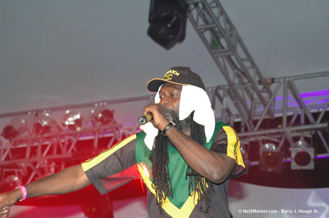 Tarrus & Jimmy Riley [Father & Son] - Red Stripe Reggae Sumfest 2005 - International Night #2 - July 23th, 2005 - Negril Travel Guide, Negril Jamaica WI - http://www.negriltravelguide.com - info@negriltravelguide.com...!