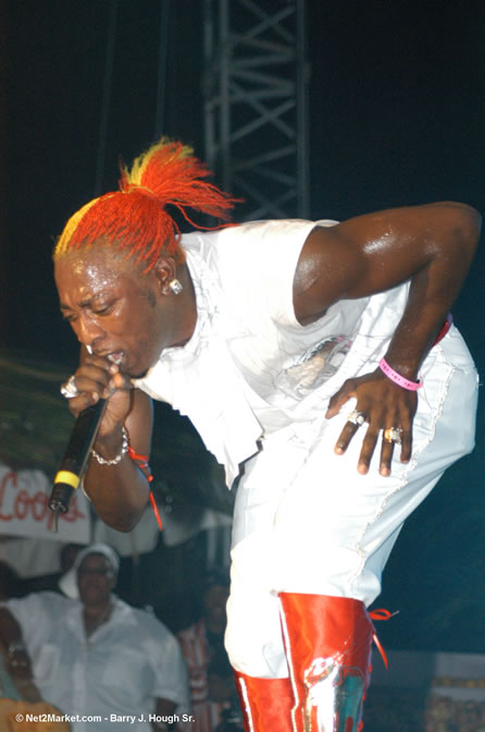 Elephant Man - Red Stripe Reggae Sumfest 2005 - Dancehall Night - July 21th, 2005 - Negril Travel Guide, Negril Jamaica WI - http://www.negriltravelguide.com - info@negriltravelguide.com...!