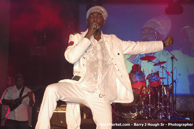 Anthony B - Explosion - Red Stripe Reggae Sumfest 2007 - Thursday, July 19, 2007 - Red Stripe Reggae Sumfest 2007 at Catherine Hall, Montego Bay, St James, Jamaica W.I. - Negril Travel Guide, Negril Jamaica WI - http://www.negriltravelguide.com - info@negriltravelguide.com...!