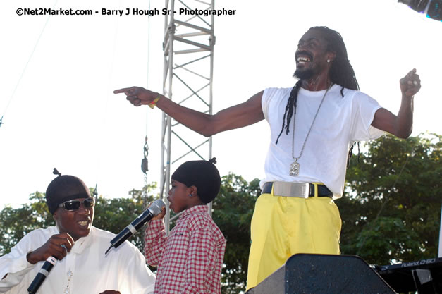 Beenie Man - Explosion - Red Stripe Reggae Sumfest 2007 - Thursday, July 19, 2007 - Red Stripe Reggae Sumfest 2007 at Catherine Hall, Montego Bay, St James, Jamaica W.I. - Negril Travel Guide, Negril Jamaica WI - http://www.negriltravelguide.com - info@negriltravelguide.com...!