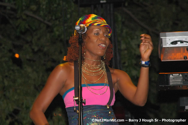 Beres Hammond - Red Stripe Reggae Sumfest 2007 - Zenith - Saturday, July 21, 2007 - Catherine Hall, Montego Bay, St James, Jamaica W.I. - Negril Travel Guide, Negril Jamaica WI - http://www.negriltravelguide.com - info@negriltravelguide.com...!