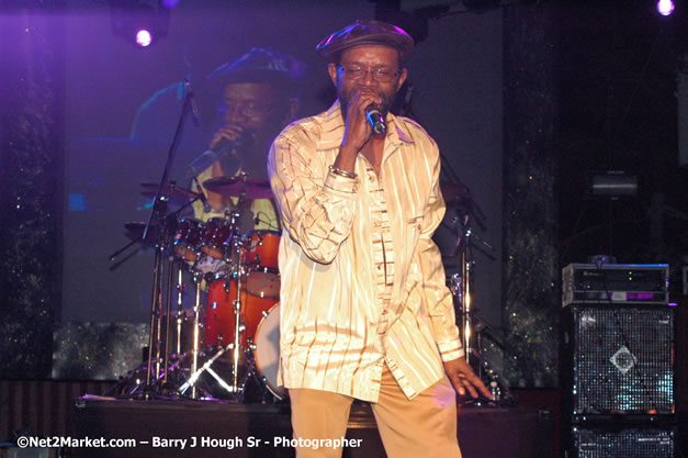 Beres Hammond - Red Stripe Reggae Sumfest 2007 - Zenith - Saturday, July 21, 2007 - Catherine Hall, Montego Bay, St James, Jamaica W.I. - Negril Travel Guide, Negril Jamaica WI - http://www.negriltravelguide.com - info@negriltravelguide.com...!