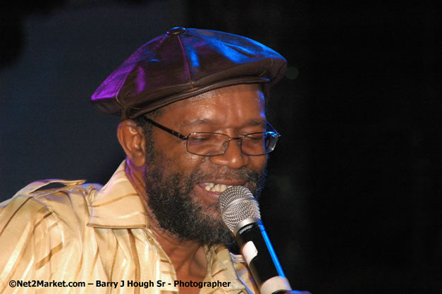 Beres Hammond - Red Stripe Reggae Sumfest 2007 - Zenith - Saturday, July 21, 2007 - Catherine Hall, Montego Bay, St James, Jamaica W.I. - Negril Travel Guide, Negril Jamaica WI - http://www.negriltravelguide.com - info@negriltravelguide.com...!