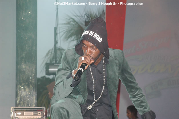 Mavado - Explosion - Red Stripe Reggae Sumfest 2007 - Thursday, July 19, 2007 - Red Stripe Reggae Sumfest 2007 at Catherine Hall, Montego Bay, St James, Jamaica W.I. - Negril Travel Guide, Negril Jamaica WI - http://www.negriltravelguide.com - info@negriltravelguide.com...!