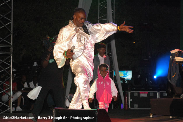 Ninja Man - Explosion - Red Stripe Reggae Sumfest 2007 - Thursday, July 19, 2007 - Red Stripe Reggae Sumfest 2007 at Catherine Hall, Montego Bay, St James, Jamaica W.I. - Negril Travel Guide, Negril Jamaica WI - http://www.negriltravelguide.com - info@negriltravelguide.com...!