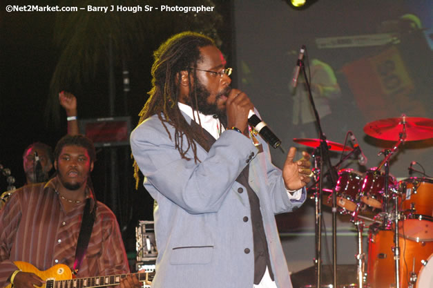 Tarrus Riley - Red Stripe Reggae Sumfest 2007 - Zenith - Saturday, July 21, 2007 - Catherine Hall, Montego Bay, St James, Jamaica W.I. - Negril Travel Guide, Negril Jamaica WI - http://www.negriltravelguide.com - info@negriltravelguide.com...!