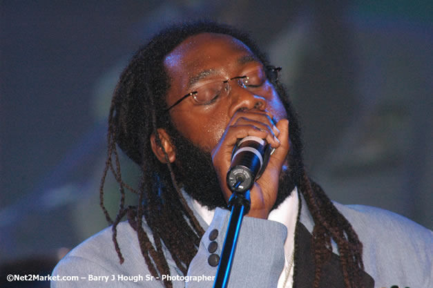 Tarrus Riley - Red Stripe Reggae Sumfest 2007 - Zenith - Saturday, July 21, 2007 - Catherine Hall, Montego Bay, St James, Jamaica W.I. - Negril Travel Guide, Negril Jamaica WI - http://www.negriltravelguide.com - info@negriltravelguide.com...!