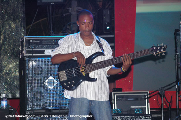 Tessanne Chin - Red Stripe Reggae Sumfest 2007 - Zenith - Saturday, July 21, 2007 - Catherine Hall, Montego Bay, St James, Jamaica W.I. - Negril Travel Guide, Negril Jamaica WI - http://www.negriltravelguide.com - info@negriltravelguide.com...!