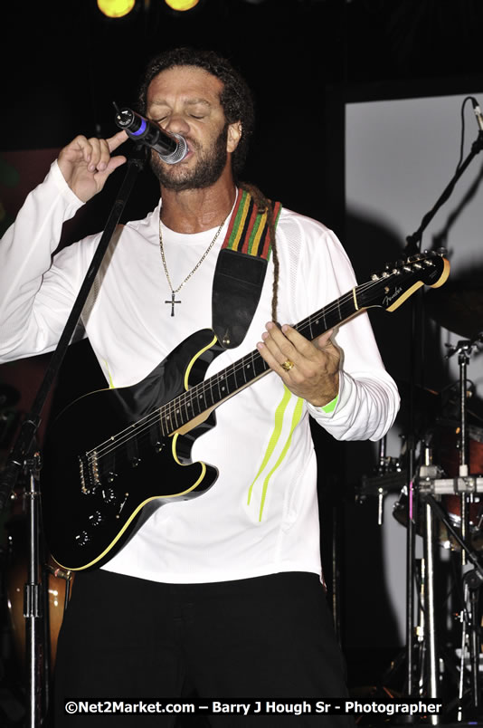 Andy Vernon @ Red Stripe Reggae Sumfest 2008 International Night 2, Catherine Hall, Montego Bay - Saturday, July 19, 2008 - Reggae Sumfest 2008 July 13 - July 19, 2008 - Photographs by Net2Market.com - Barry J. Hough Sr. Photojournalist/Photograper - Photographs taken with a Nikon D300 - Negril Travel Guide, Negril Jamaica WI - http://www.negriltravelguide.com - info@negriltravelguide.com...!