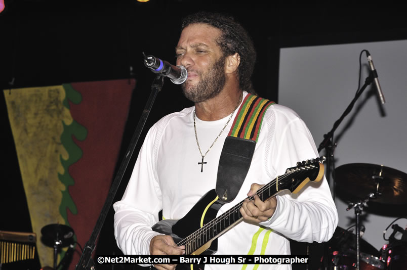 Andy Vernon @ Red Stripe Reggae Sumfest 2008 International Night 2, Catherine Hall, Montego Bay - Saturday, July 19, 2008 - Reggae Sumfest 2008 July 13 - July 19, 2008 - Photographs by Net2Market.com - Barry J. Hough Sr. Photojournalist/Photograper - Photographs taken with a Nikon D300 - Negril Travel Guide, Negril Jamaica WI - http://www.negriltravelguide.com - info@negriltravelguide.com...!