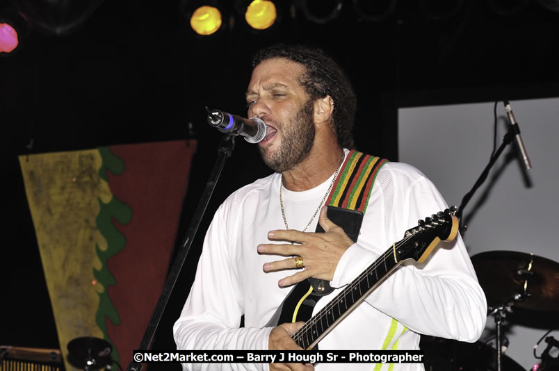 Andy Vernon @ Red Stripe Reggae Sumfest 2008 International Night 2, Catherine Hall, Montego Bay - Saturday, July 19, 2008 - Reggae Sumfest 2008 July 13 - July 19, 2008 - Photographs by Net2Market.com - Barry J. Hough Sr. Photojournalist/Photograper - Photographs taken with a Nikon D300 - Negril Travel Guide, Negril Jamaica WI - http://www.negriltravelguide.com - info@negriltravelguide.com...!