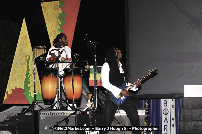 Beres Hammond @ Red Stripe Reggae Sumfest 2008 International Night 2, Catherine Hall, Montego Bay - Saturday, July 19, 2008 - Reggae Sumfest 2008 July 13 - July 19, 2008 - Photographs by Net2Market.com - Barry J. Hough Sr. Photojournalist/Photograper - Photographs taken with a Nikon D300 - Negril Travel Guide, Negril Jamaica WI - http://www.negriltravelguide.com - info@negriltravelguide.com...!