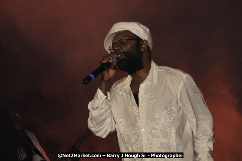 Beres Hammond @ Red Stripe Reggae Sumfest 2008 International Night 2, Catherine Hall, Montego Bay - Saturday, July 19, 2008 - Reggae Sumfest 2008 July 13 - July 19, 2008 - Photographs by Net2Market.com - Barry J. Hough Sr. Photojournalist/Photograper - Photographs taken with a Nikon D300 - Negril Travel Guide, Negril Jamaica WI - http://www.negriltravelguide.com - info@negriltravelguide.com...!