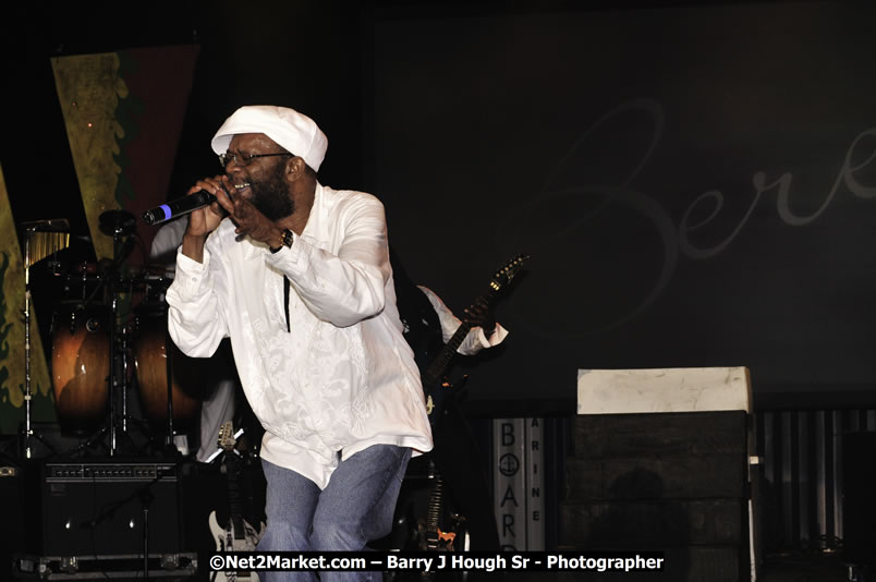 Beres Hammond @ Red Stripe Reggae Sumfest 2008 International Night 2, Catherine Hall, Montego Bay - Saturday, July 19, 2008 - Reggae Sumfest 2008 July 13 - July 19, 2008 - Photographs by Net2Market.com - Barry J. Hough Sr. Photojournalist/Photograper - Photographs taken with a Nikon D300 - Negril Travel Guide, Negril Jamaica WI - http://www.negriltravelguide.com - info@negriltravelguide.com...!