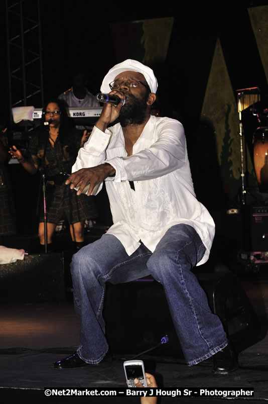 Beres Hammond @ Red Stripe Reggae Sumfest 2008 International Night 2, Catherine Hall, Montego Bay - Saturday, July 19, 2008 - Reggae Sumfest 2008 July 13 - July 19, 2008 - Photographs by Net2Market.com - Barry J. Hough Sr. Photojournalist/Photograper - Photographs taken with a Nikon D300 - Negril Travel Guide, Negril Jamaica WI - http://www.negriltravelguide.com - info@negriltravelguide.com...!