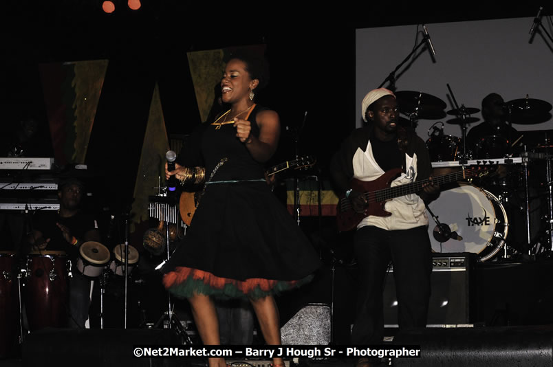 Etana @ Red Stripe Reggae Sumfest 2008 International Night 2, Catherine Hall, Montego Bay - Saturday, July 19, 2008 - Reggae Sumfest 2008 July 13 - July 19, 2008 - Photographs by Net2Market.com - Barry J. Hough Sr. Photojournalist/Photograper - Photographs taken with a Nikon D300 - Negril Travel Guide, Negril Jamaica WI - http://www.negriltravelguide.com - info@negriltravelguide.com...!