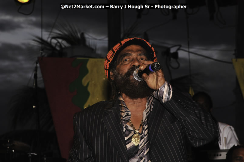 John Holt @ Red Stripe Reggae Sumfest 2008 International Night 2, Catherine Hall, Montego Bay - Saturday, July 19, 2008 - Reggae Sumfest 2008 July 13 - July 19, 2008 - Photographs by Net2Market.com - Barry J. Hough Sr. Photojournalist/Photograper - Photographs taken with a Nikon D300 - Negril Travel Guide, Negril Jamaica WI - http://www.negriltravelguide.com - info@negriltravelguide.com...!