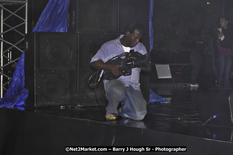 Rootz Underground @ Red Stripe Reggae Sumfest 2008 International Night 2, Catherine Hall, Montego Bay - Saturday, July 19, 2008 - Reggae Sumfest 2008 July 13 - July 19, 2008 - Photographs by Net2Market.com - Barry J. Hough Sr. Photojournalist/Photograper - Photographs taken with a Nikon D300 - Negril Travel Guide, Negril Jamaica WI - http://www.negriltravelguide.com - info@negriltravelguide.com...!