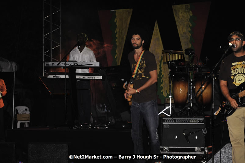 Rootz Underground @ Red Stripe Reggae Sumfest 2008 International Night 2, Catherine Hall, Montego Bay - Saturday, July 19, 2008 - Reggae Sumfest 2008 July 13 - July 19, 2008 - Photographs by Net2Market.com - Barry J. Hough Sr. Photojournalist/Photograper - Photographs taken with a Nikon D300 - Negril Travel Guide, Negril Jamaica WI - http://www.negriltravelguide.com - info@negriltravelguide.com...!