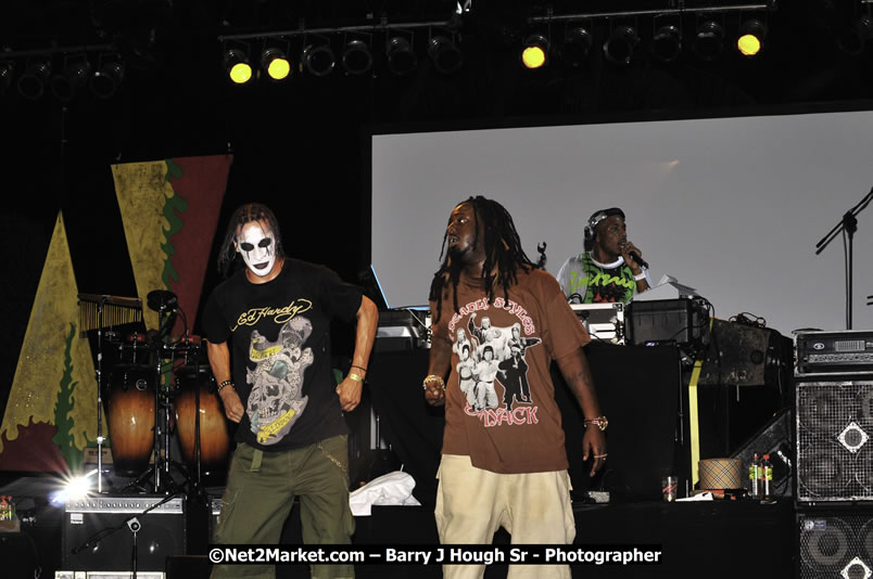 T - Pain @ Red Stripe Reggae Sumfest 2008 International Night 2, Catherine Hall, Montego Bay - Saturday, July 19, 2008 - Reggae Sumfest 2008 July 13 - July 19, 2008 - Photographs by Net2Market.com - Barry J. Hough Sr. Photojournalist/Photograper - Photographs taken with a Nikon D300 - Negril Travel Guide, Negril Jamaica WI - http://www.negriltravelguide.com - info@negriltravelguide.com...!