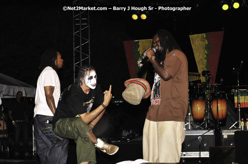 T - Pain @ Red Stripe Reggae Sumfest 2008 International Night 2, Catherine Hall, Montego Bay - Saturday, July 19, 2008 - Reggae Sumfest 2008 July 13 - July 19, 2008 - Photographs by Net2Market.com - Barry J. Hough Sr. Photojournalist/Photograper - Photographs taken with a Nikon D300 - Negril Travel Guide, Negril Jamaica WI - http://www.negriltravelguide.com - info@negriltravelguide.com...!