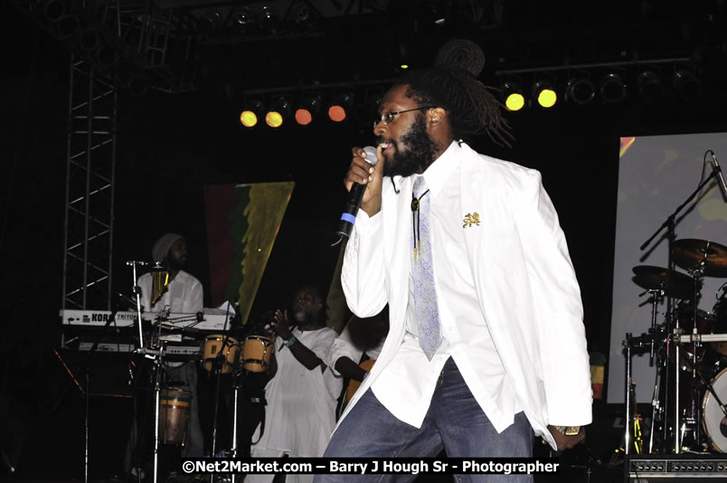 Tarrus Riley @ Red Stripe Reggae Sumfest 2008 International Night 2, Catherine Hall, Montego Bay - Saturday, July 19, 2008 - Reggae Sumfest 2008 July 13 - July 19, 2008 - Photographs by Net2Market.com - Barry J. Hough Sr. Photojournalist/Photograper - Photographs taken with a Nikon D300 - Negril Travel Guide, Negril Jamaica WI - http://www.negriltravelguide.com - info@negriltravelguide.com...!