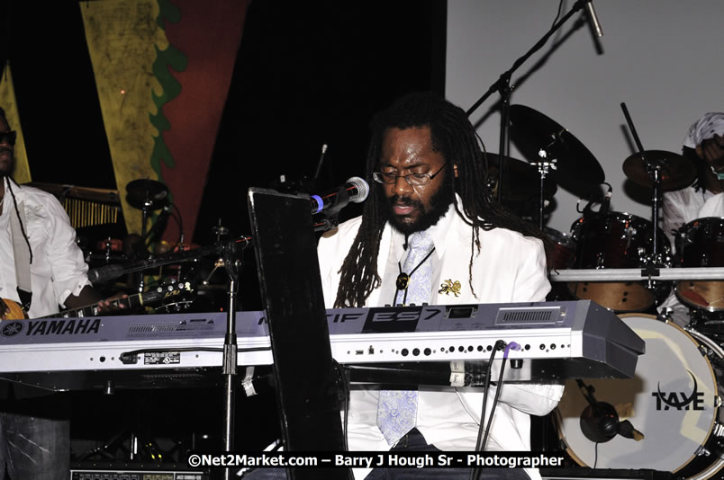 Tarrus Riley @ Red Stripe Reggae Sumfest 2008 International Night 2, Catherine Hall, Montego Bay - Saturday, July 19, 2008 - Reggae Sumfest 2008 July 13 - July 19, 2008 - Photographs by Net2Market.com - Barry J. Hough Sr. Photojournalist/Photograper - Photographs taken with a Nikon D300 - Negril Travel Guide, Negril Jamaica WI - http://www.negriltravelguide.com - info@negriltravelguide.com...!