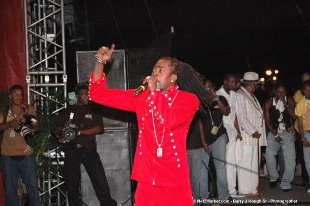 Beenie Man - Red Stripe Reggae Sumfest 2006 - Stormfront - The Blazing Dance Hall Night - Thursday, July 20, 2006 - Catherine Hall Venue - Montego Bay, Jamaica - Negril Travel Guide, Negril Jamaica WI - http://www.negriltravelguide.com - info@negriltravelguide.com...!