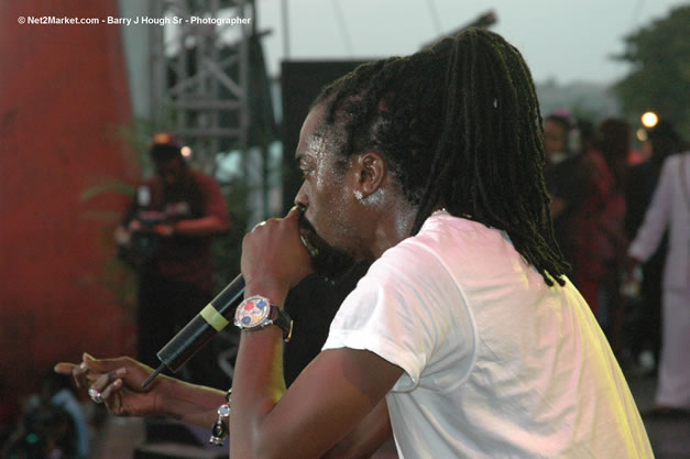 Beenie Man - Red Stripe Reggae Sumfest 2006 - Stormfront - The Blazing Dance Hall Night - Thursday, July 20, 2006 - Catherine Hall Venue - Montego Bay, Jamaica - Negril Travel Guide, Negril Jamaica WI - http://www.negriltravelguide.com - info@negriltravelguide.com...!