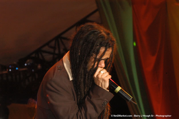 Damian Marley - Red Stripe Reggae Sumfest 2006 - The Summit - Jamaica's Greatest, The World's Best - Saturday, July 22, 2006 - Montego Bay, Jamaica - Negril Travel Guide, Negril Jamaica WI - http://www.negriltravelguide.com - info@negriltravelguide.com...!