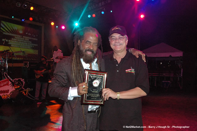 John Holt Recipient of Reggae Sumfest Lifetime Award - Ignition - The Internation Fire Blazes - Friday, July 21, 2006 - Montego Bay, Jamaica - Negril Travel Guide, Negril Jamaica WI - http://www.negriltravelguide.com - info@negriltravelguide.com...!