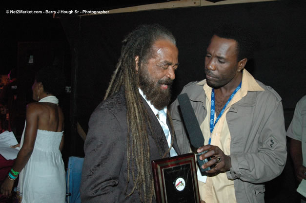 John Holt Recipient of Reggae Sumfest Lifetime Award - Ignition - The Internation Fire Blazes - Friday, July 21, 2006 - Montego Bay, Jamaica - Negril Travel Guide, Negril Jamaica WI - http://www.negriltravelguide.com - info@negriltravelguide.com...!