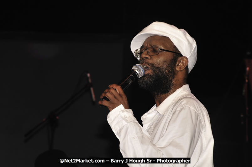 Beres Hammond @ Reggae Sumfest 2008 International Night 2, Catherine Hall, Montego Bay - Saturday, July 19, 2008 - Reggae Sumfest 2008 July 13 - July 19, 2008 - Photographs by Net2Market.com - Barry J. Hough Sr. Photojournalist/Photograper - Photographs taken with a Nikon D300 - Negril Travel Guide, Negril Jamaica WI - http://www.negriltravelguide.com - info@negriltravelguide.com...!