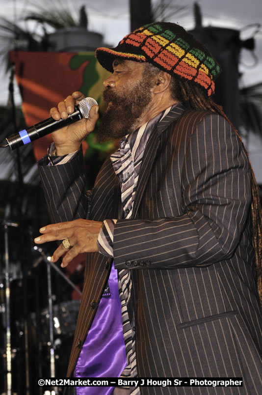 John Holt @ Reggae Sumfest 2008 International Night 2, Catherine Hall, Montego Bay - Saturday, July 19, 2008 - Reggae Sumfest 2008 July 13 - July 19, 2008 - Photographs by Net2Market.com - Barry J. Hough Sr. Photojournalist/Photograper - Photographs taken with a Nikon D300 - Negril Travel Guide, Negril Jamaica WI - http://www.negriltravelguide.com - info@negriltravelguide.com...!