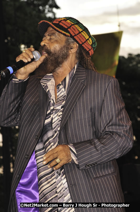 John Holt @ Reggae Sumfest 2008 International Night 2, Catherine Hall, Montego Bay - Saturday, July 19, 2008 - Reggae Sumfest 2008 July 13 - July 19, 2008 - Photographs by Net2Market.com - Barry J. Hough Sr. Photojournalist/Photograper - Photographs taken with a Nikon D300 - Negril Travel Guide, Negril Jamaica WI - http://www.negriltravelguide.com - info@negriltravelguide.com...!