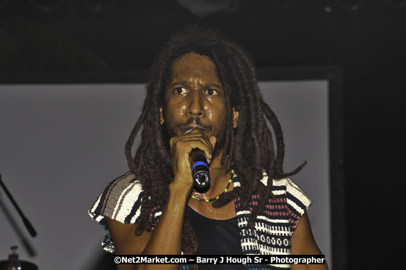 Rootz Underground @ Reggae Sumfest 2008 International Night 2, Catherine Hall, Montego Bay - Saturday, July 19, 2008 - Reggae Sumfest 2008 July 13 - July 19, 2008 - Photographs by Net2Market.com - Barry J. Hough Sr. Photojournalist/Photograper - Photographs taken with a Nikon D300 - Negril Travel Guide, Negril Jamaica WI - http://www.negriltravelguide.com - info@negriltravelguide.com...!