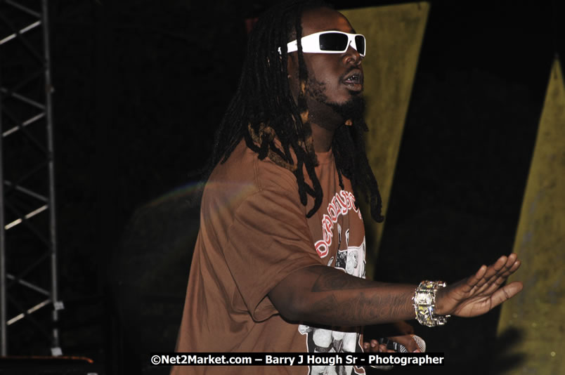 T - Pain @ Reggae Sumfest 2008 International Night 2, Catherine Hall, Montego Bay - Saturday, July 19, 2008 - Reggae Sumfest 2008 July 13 - July 19, 2008 - Photographs by Net2Market.com - Barry J. Hough Sr. Photojournalist/Photograper - Photographs taken with a Nikon D300 - Negril Travel Guide, Negril Jamaica WI - http://www.negriltravelguide.com - info@negriltravelguide.com...!