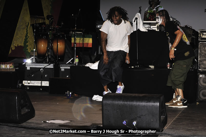 T - Pain @ Reggae Sumfest 2008 International Night 2, Catherine Hall, Montego Bay - Saturday, July 19, 2008 - Reggae Sumfest 2008 July 13 - July 19, 2008 - Photographs by Net2Market.com - Barry J. Hough Sr. Photojournalist/Photograper - Photographs taken with a Nikon D300 - Negril Travel Guide, Negril Jamaica WI - http://www.negriltravelguide.com - info@negriltravelguide.com...!