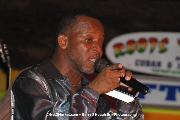 Tarrus Riley, Jimmy Riley, and Dwayne Stephensen - Money Cologne Promotions in association with "British Link Up" presents Summer Jam featuring She's Royal Tarrus Riley & Jimmy Riley - Plus Ras Slick, Sham Dawg, and Whiskey Bagio @ Roots Bamboo, Norman Manley Boulevard, Negril, Jamaica W.I. - Backed up Dean Fraser & The Hurricanne Band - MC Barry G and Rev. BB - July 25, 2007 - Negril Travel Guide.com, Negril Jamaica WI - http://www.negriltravelguide.com - info@negriltravelguide.com...!