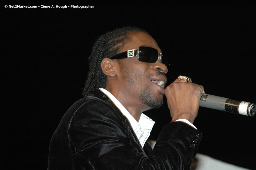 Bounty Killer - Smile Jamaica, Nine Miles, St Anns, Jamaica - Saturday, February 10, 2007 - The Smile Jamaica Concert, a symbolic homecoming in Bob Marley's birthplace of Nine Miles - Negril Travel Guide, Negril Jamaica WI - http://www.negriltravelguide.com - info@negriltravelguide.com...!