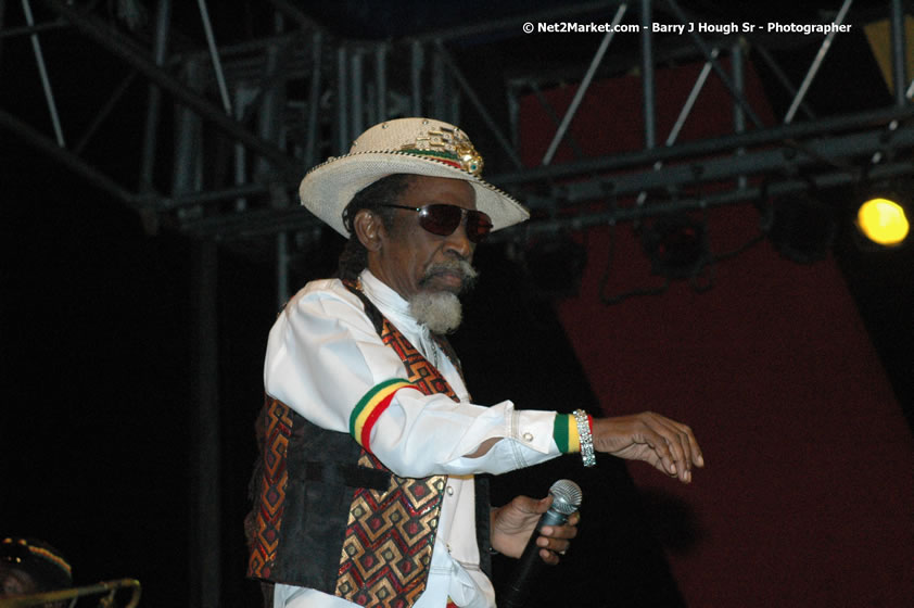 Bunny Wailer - Smile Jamaica, Nine Miles, St Anns, Jamaica - Saturday, February 10, 2007 - The Smile Jamaica Concert, a symbolic homecoming in Bob Marley's birthplace of Nine Miles - Negril Travel Guide, Negril Jamaica WI - http://www.negriltravelguide.com - info@negriltravelguide.com...!