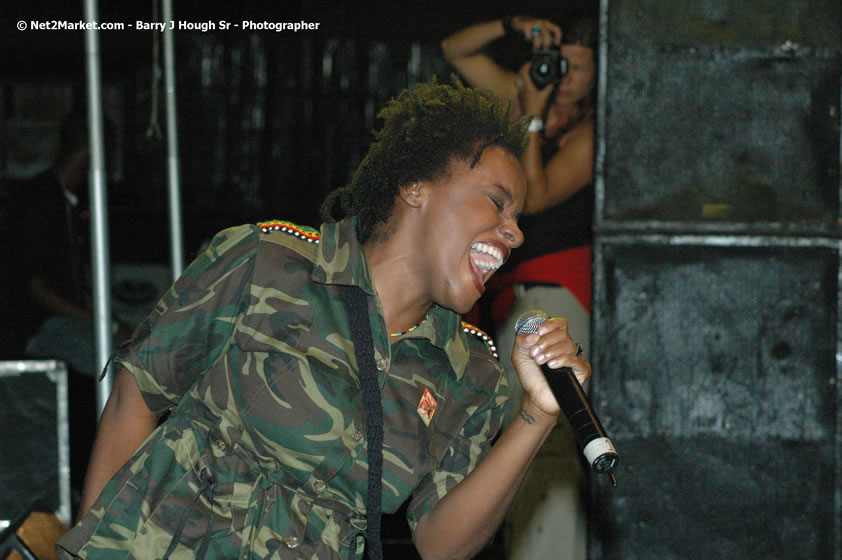 Etana - Smile Jamaica, Nine Miles, St Anns, Jamaica - Saturday, February 10, 2007 - The Smile Jamaica Concert, a symbolic homecoming in Bob Marley's birthplace of Nine Miles - Negril Travel Guide, Negril Jamaica WI - http://www.negriltravelguide.com - info@negriltravelguide.com...!