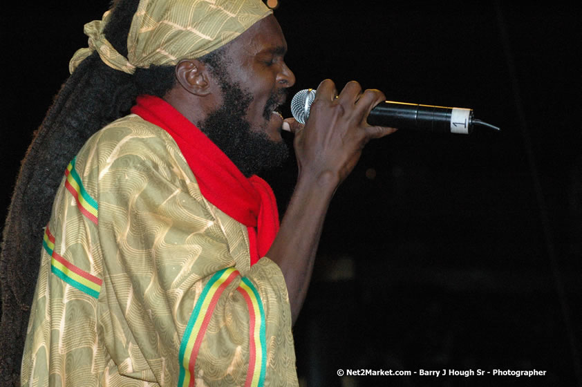 History Man - Smile Jamaica, Nine Miles, St Anns, Jamaica - Saturday, February 10, 2007 - The Smile Jamaica Concert, a symbolic homecoming in Bob Marley's birthplace of Nine Miles - Negril Travel Guide, Negril Jamaica WI - http://www.negriltravelguide.com - info@negriltravelguide.com...!