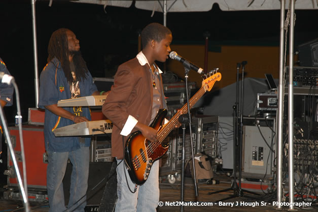 Javaughn “Genius” Bond - Smile Jamaica, Nine Miles, St Anns, Jamaica - Saturday, February 10, 2007 - The Smile Jamaica Concert, a symbolic homecoming in Bob Marley's birthplace of Nine Miles - Negril Travel Guide, Negril Jamaica WI - http://www.negriltravelguide.com - info@negriltravelguide.com...!