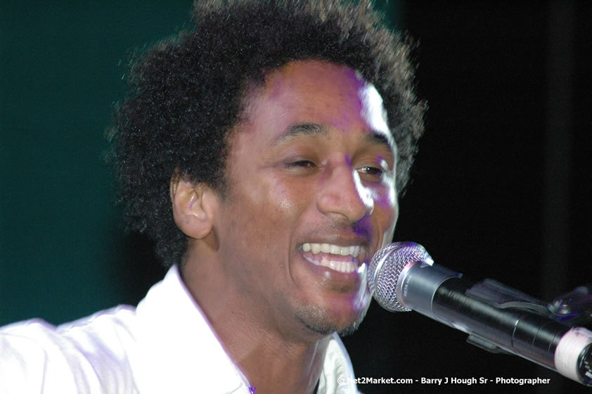 Ky-Enie - Smile Jamaica, Nine Miles, St Anns, Jamaica - Saturday, February 10, 2007 - The Smile Jamaica Concert, a symbolic homecoming in Bob Marley's birthplace of Nine Miles - Negril Travel Guide, Negril Jamaica WI - http://www.negriltravelguide.com - info@negriltravelguide.com...!