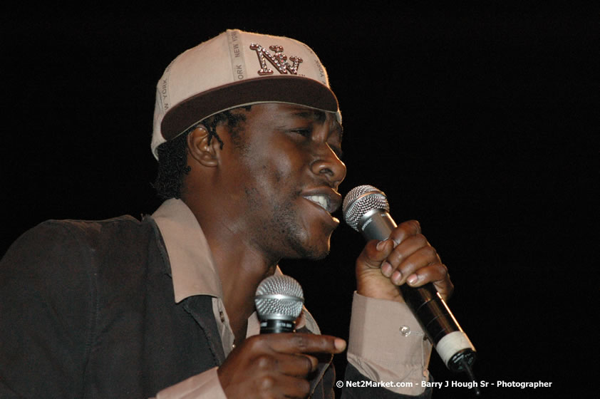 Little Hero - Smile Jamaica, Nine Miles, St Anns, Jamaica - Saturday, February 10, 2007 - The Smile Jamaica Concert, a symbolic homecoming in Bob Marley's birthplace of Nine Miles - Negril Travel Guide, Negril Jamaica WI - http://www.negriltravelguide.com - info@negriltravelguide.com...!