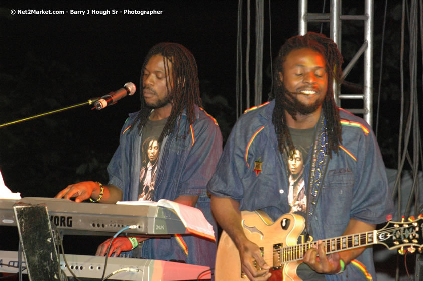 Live Wyah Band - Smile Jamaica, Nine Miles, St Anns, Jamaica - Saturday, February 10, 2007 - The Smile Jamaica Concert, a symbolic homecoming in Bob Marley's birthplace of Nine Miles - Negril Travel Guide, Negril Jamaica WI - http://www.negriltravelguide.com - info@negriltravelguide.com...!