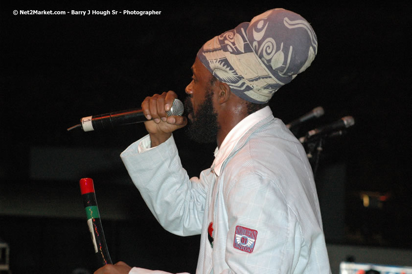 Lutan Fyah - Smile Jamaica, Nine Miles, St Anns, Jamaica - Saturday, February 10, 2007 - The Smile Jamaica Concert, a symbolic homecoming in Bob Marley's birthplace of Nine Miles - Negril Travel Guide, Negril Jamaica WI - http://www.negriltravelguide.com - info@negriltravelguide.com...!