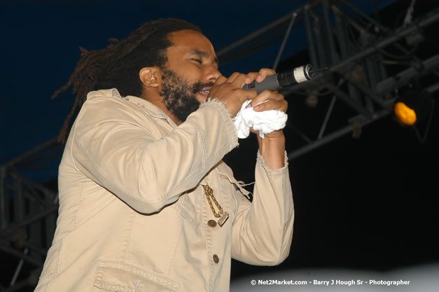 The Marley Brother's - Damian, Stephen, Julian, and Kimani - Smile Jamaica, Nine Miles, St Anns, Jamaica - Saturday, February 10, 2007 - The Smile Jamaica Concert, a symbolic homecoming in Bob Marley's birthplace of Nine Miles - Negril Travel Guide, Negril Jamaica WI - http://www.negriltravelguide.com - info@negriltravelguide.com...!